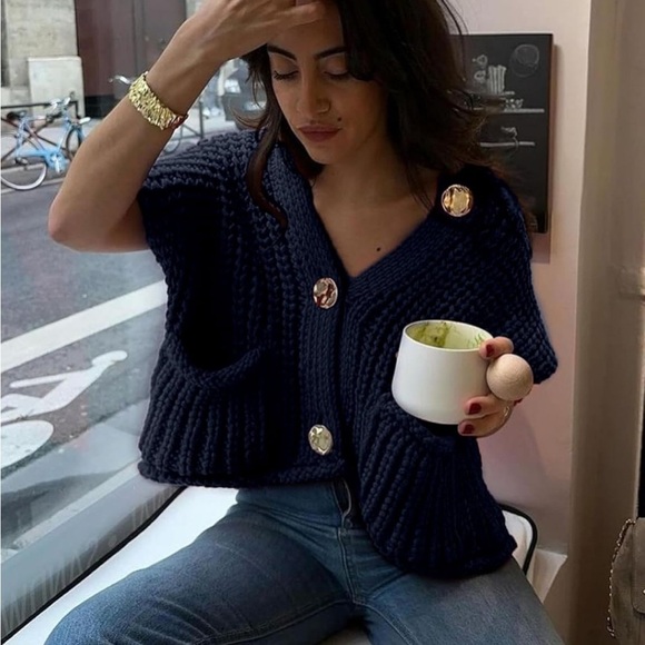 Chunky Knit Black Sweater Vest - Picture 7 of 7